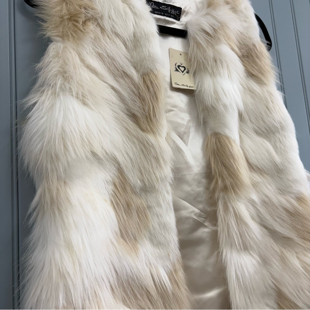 Miss Selfridge Cream and Tan Faux Fur Vest Size 2-4 - Picture 2 of 6